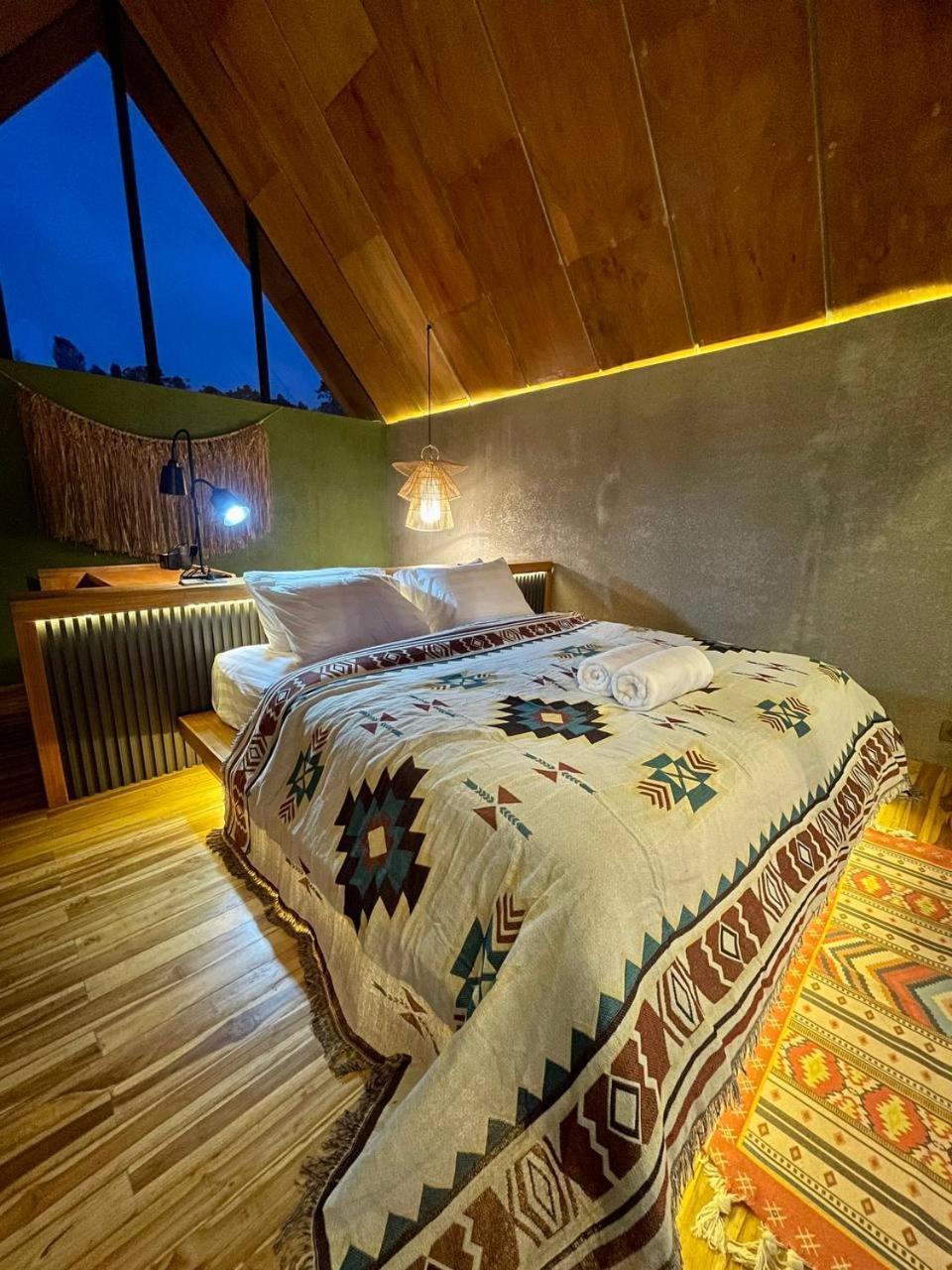 Black Wood Cabin Kintamani  Exterior photo
